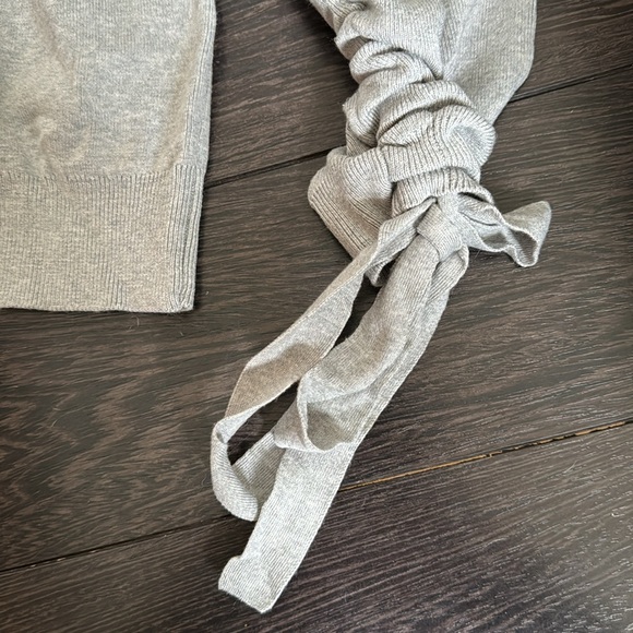 Grey bow tie sleeves - Picture 2 of 3